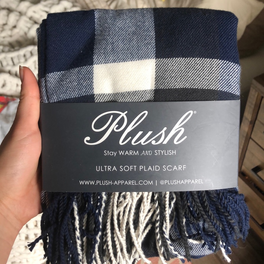 Plush Ultra Soft Plaid Scarf!